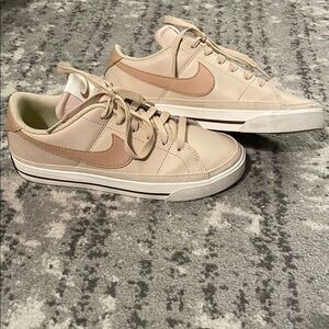 Nike Court Legacy Womens 7.5 Tan Sneakers -Very Good Condition